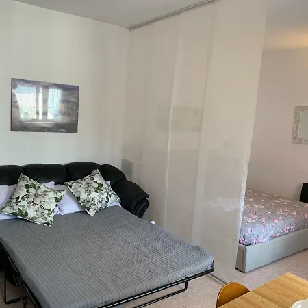 Flower House Apartment *