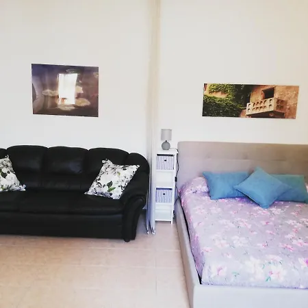 Flower House Apartment
